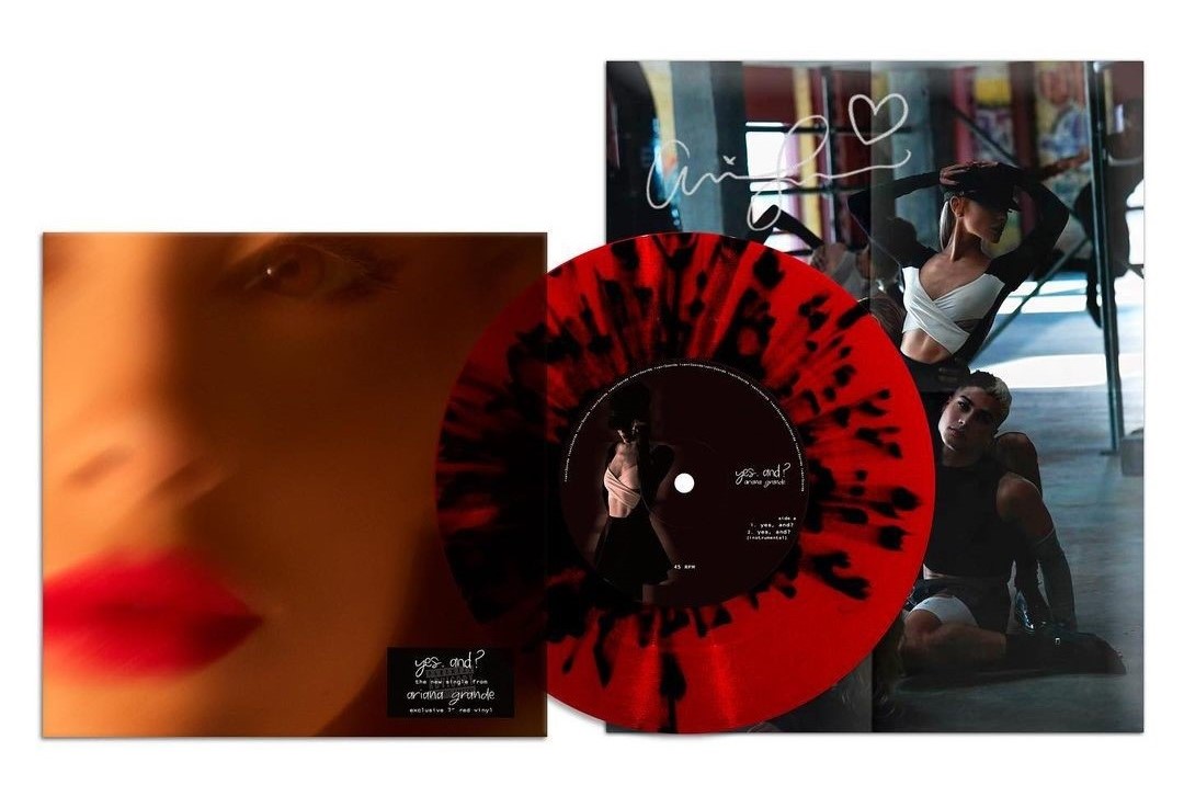 Mockup, gatefold y poster del single Yes, and? / Imagen cedida por Iván Montalvo